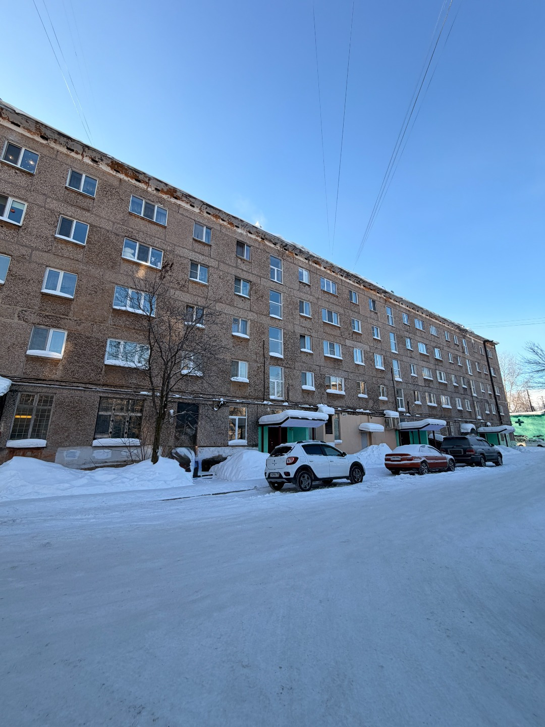 Предлагается к продаже 3-х комнатная квартиру, общей площадью 63.1 кв. м., ул. Окунева, 34. Тихий двор. На первом этаже дома располагается аптека 03,почта России. В шаговой доступности магазины: Магнит, Магнит-косметик, Монетка. Отличное местоположение: рядом две поликлиники (взрослая и детская), 4 